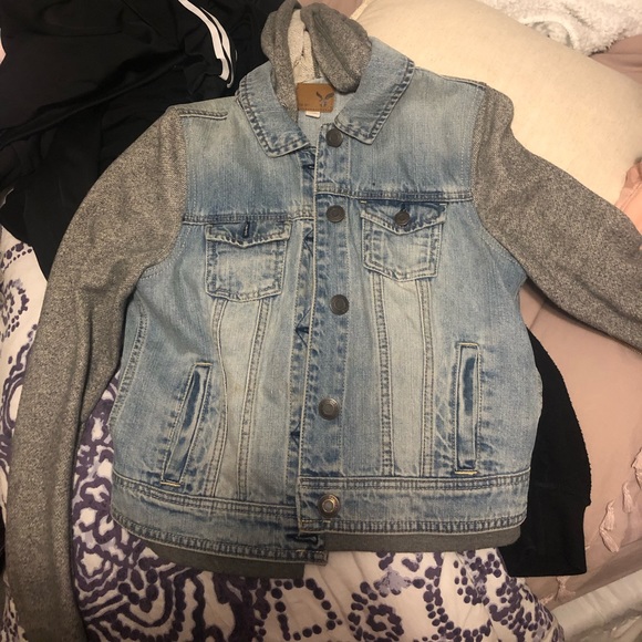 American Eagle Outfitters Jackets & Blazers - JEAN SWEATSHIRT HYBRID